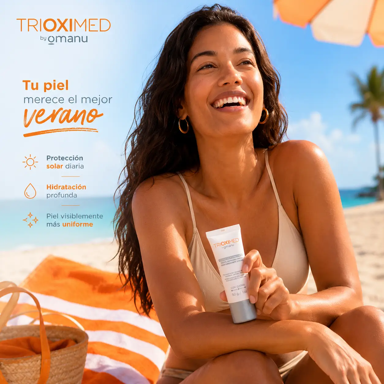 Vacaciones de verano; rutina de skincare | Trioximed. Mujer disfrutando de un día de verano en la playa con look relajado y tonos cálidos.