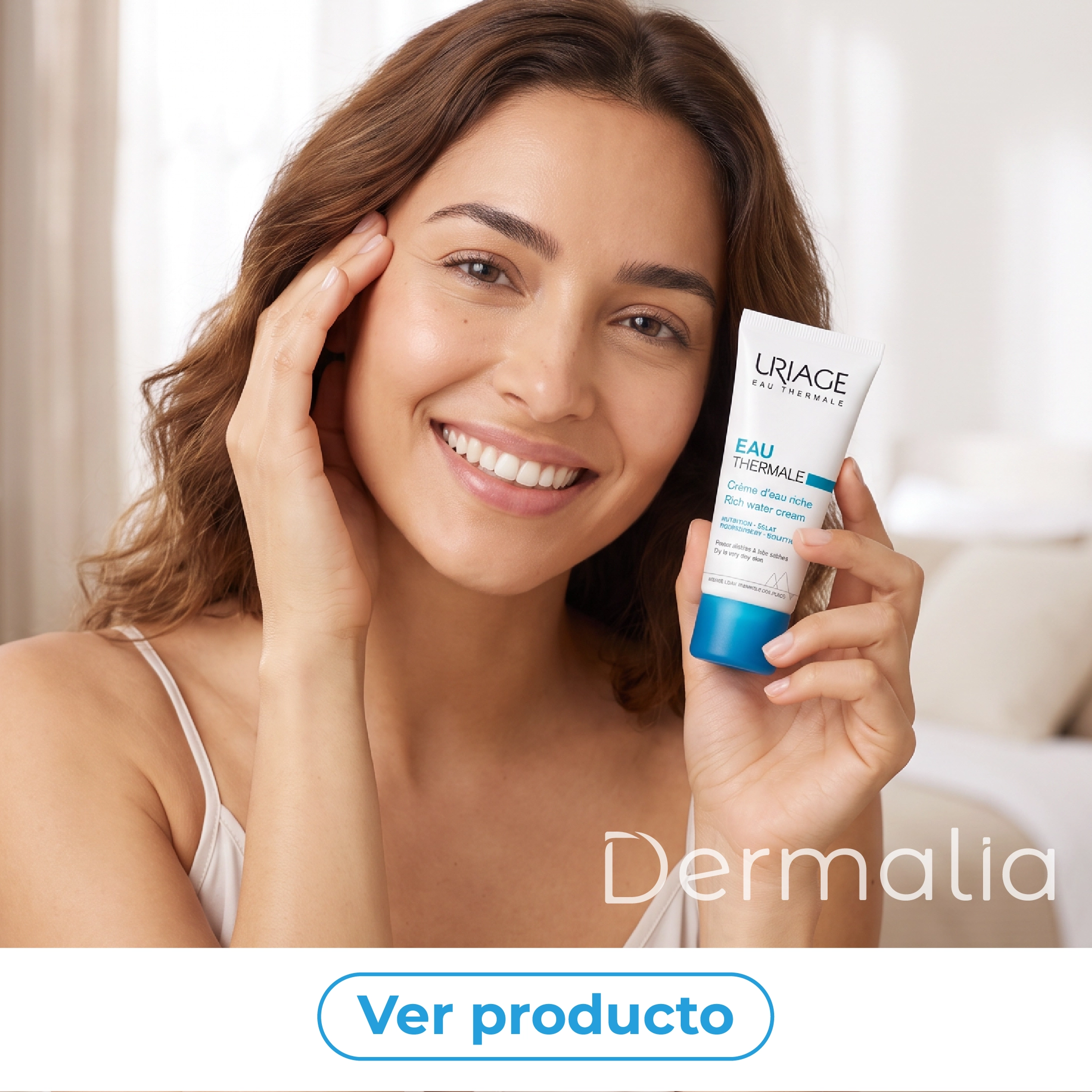 Crema hidratante con ácido hialurónico para piel deshidratada. Mujer aplicando crema hidratante con ácido hialurónico en el rostro.